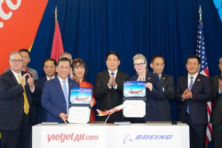 Chủ tịch nước chứng kiến Lễ ký kết bàn giao máy bay giữa Boeing và Vietjet. (Ảnh: Xuân Kỳ)