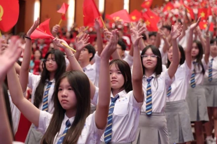 Học sinh trong Lễ kỷ niệm 80 năm truyền thống ngành giáo dục và khai giảng năm học 2025-2026.