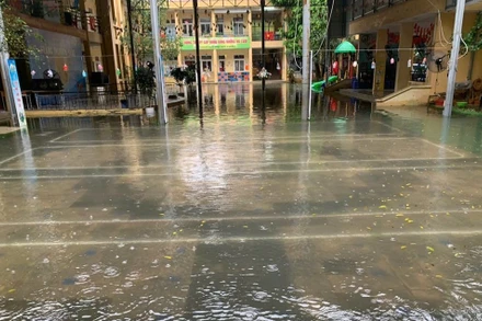 Nước tràn vào một số khu vực lớp học ở tầng 1 tại Trường mầm non Mỹ Đình 1 ngày 7/10. (Ảnh: Sở Giáo dục và Đào tạo Hà Nội)