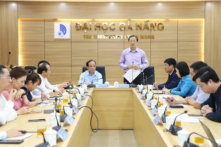 Thứ trưởng Thường trực Bộ Giáo dục và Đào tạo Phạm Ngọc Thưởng tới làm việc, thăm hỏi, và động viên cán bộ, giảng viên, sinh viên Đại học Đà Nẵng.