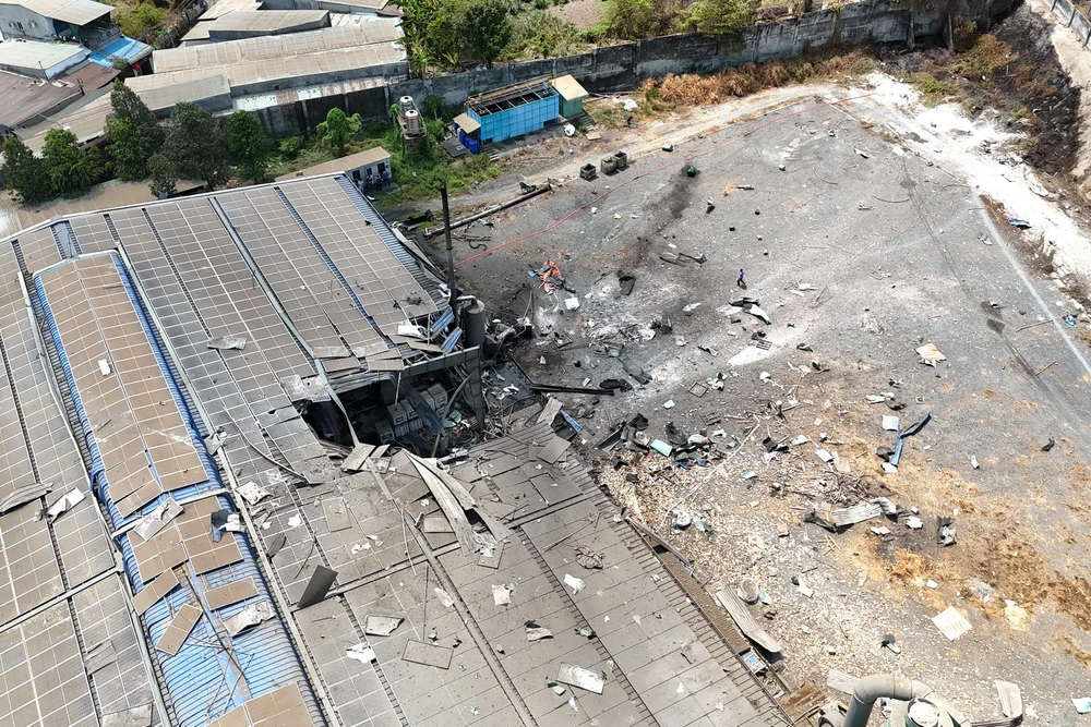 Hiện trường vụ nổ lò hơi làm 6 người thiệt mạng, 5 người bị thương tại Công ty TNHH Thương mại và sản xuất gỗ Bình Minh, xã Thiện Tân, huyện Vĩnh Cửu, tỉnh Đồng Nai vào ngày 1/5/2024. (Ảnh THIÊN VƯƠNG)