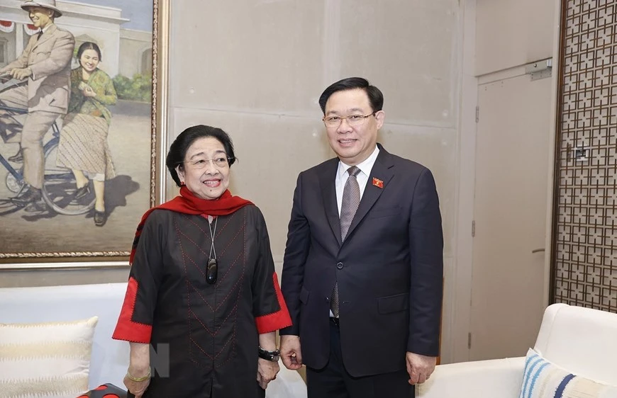 Chủ tịch Quốc hội Vương Đình Huệ gặp Chủ tịch Đảng Dân chủ Indonesia đấu tranh (PDI-P) Megawati Sukarnoputri. (Ảnh TTXVN)