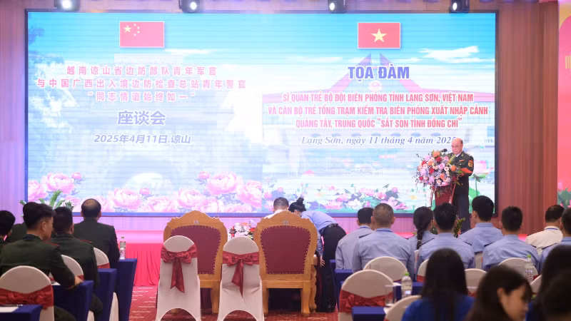 Quang cảnh Tọa đàm "Sắt son tình đồng chí".