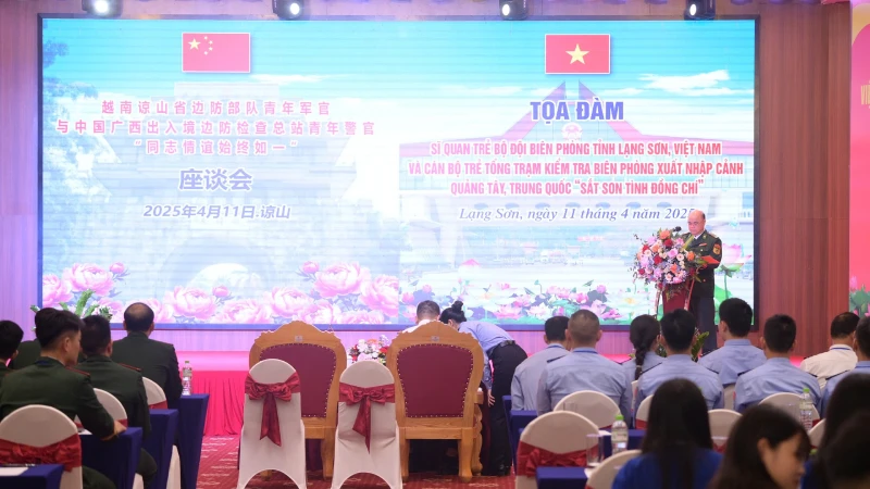 Quang cảnh Tọa đàm "Sắt son tình đồng chí".