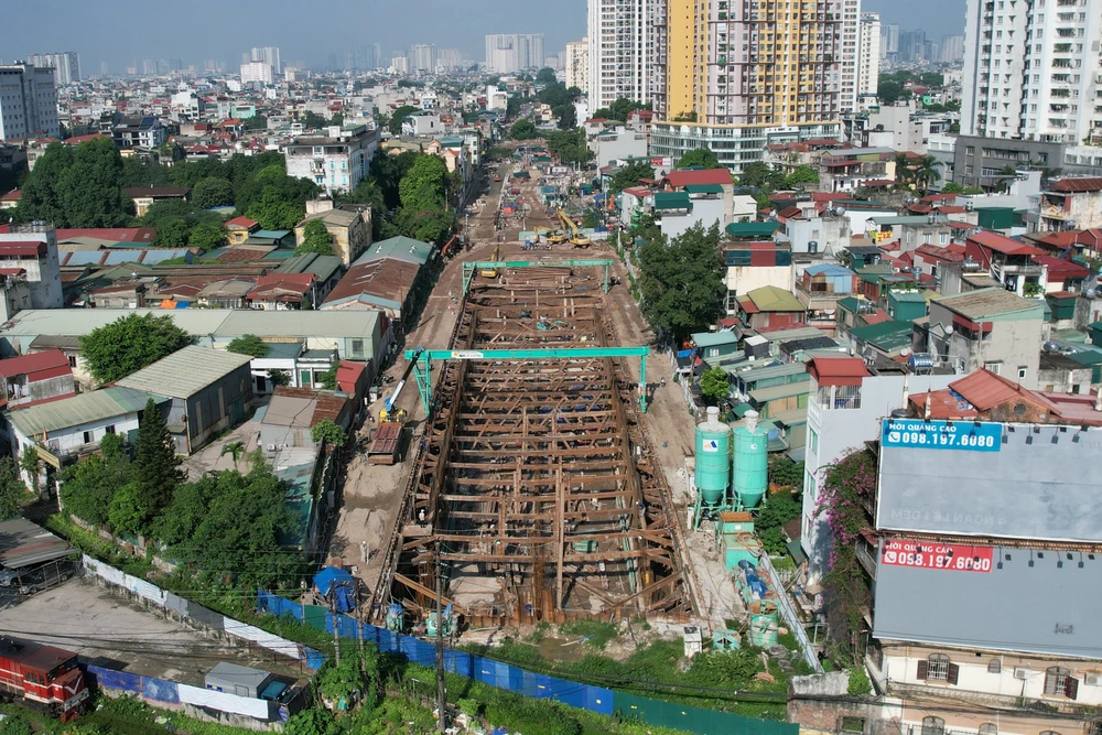 Công trường thi công hầm chui tại nút giao Giải Phóng - Kim Đồng nằm trên địa bàn quận Hoàng Mai (Hà Nội).