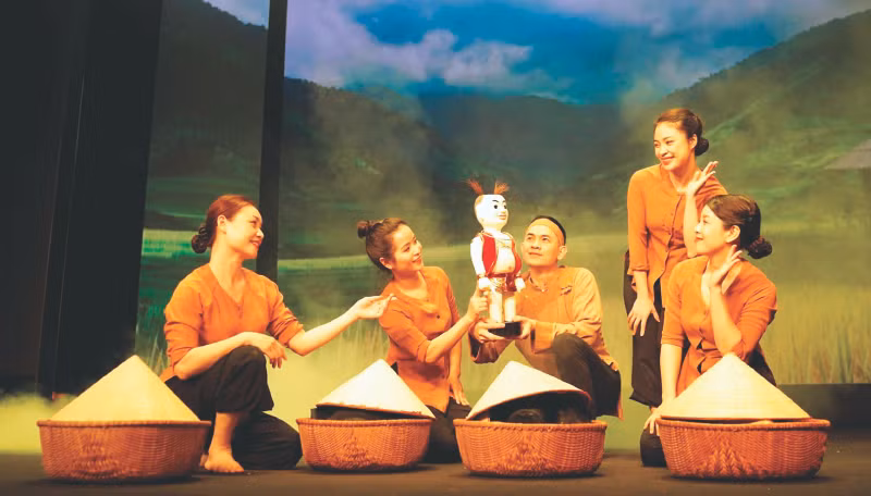 Tiết mục rối "Mơ rồng" của nhóm nghệ sĩ Nhà hát múa rối Trung ương do đạo diễn Lê Quý Dương dàn dựng. 