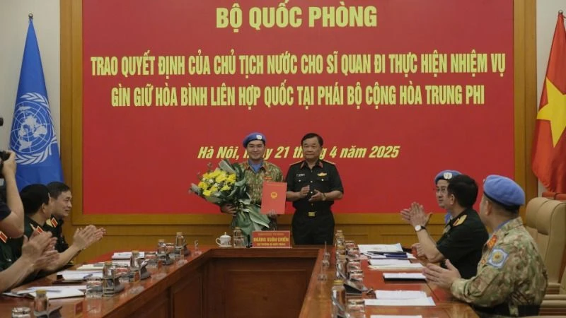 Thiếu tá Sử Tấn Phi Long đảm nhiệm vị trí Quan sát viên Quân sự, Phái bộ MINUSCA, Cộng hòa Trung Phi. 