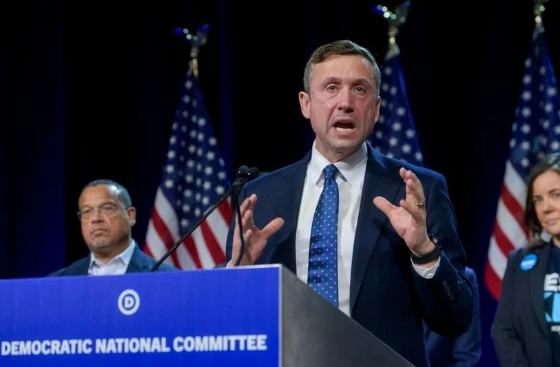 Ông Ken Martin được bầu làm Chủ tịch Ủy ban Quốc gia đảng Dân chủ (DNC), Mỹ. (Ảnh: AP/TTXVN)