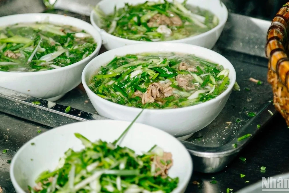 Bát phở tái lăn làm nên thương hiệu phở Thìn 13 Lò Đúc. (Ảnh: HÀ NAM)