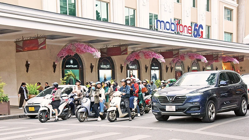 Nghị định số 168 đã tác động sâu sắc đến nhận thức, nâng cao đáng kể ý thức của người tham gia giao thông. Ảnh | KHÁNH AN 