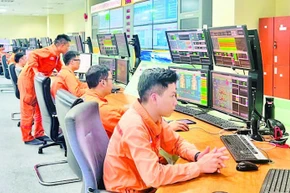 Người lao động vận hành Nhà máy Nhiệt điện Mông Dương. (Ảnh nhandan.vn)