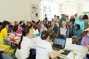 Chi trả gộp 3 tháng lương hưu và trợ cấp bảo hiểm xã hội cho người hưởng tại Gia Lai. (Ảnh GSS)