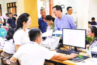 Ứng dụng công nghệ thông tin giải quyết thủ tục hành chính tại Trung tâm Phục vụ hành chính công phường Buôn Ma Thuột.