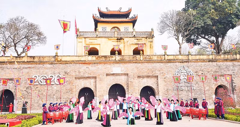 Di sản văn hóa Hà Nội đang đứng trước cơ hội được khai thác, phát huy giá trị mạnh mẽ hơn nữa phục vụ cho phát triển.