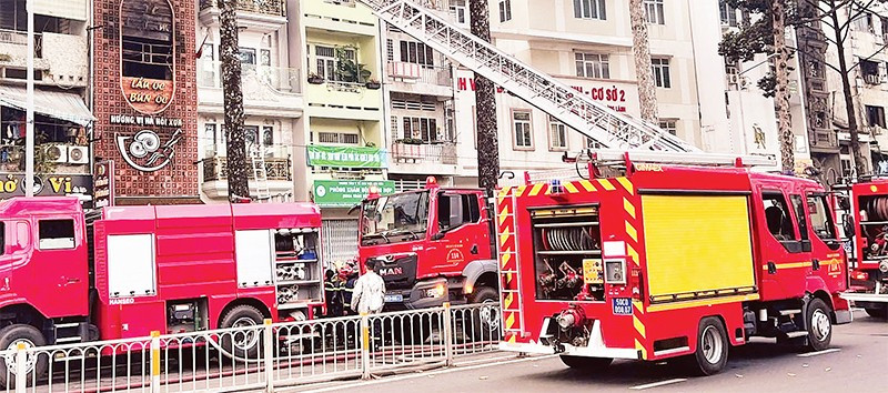 Hiện trường vụ cháy cơ sở kinh doanh trên đường Trần Hưng Đạo làm bốn người chết.