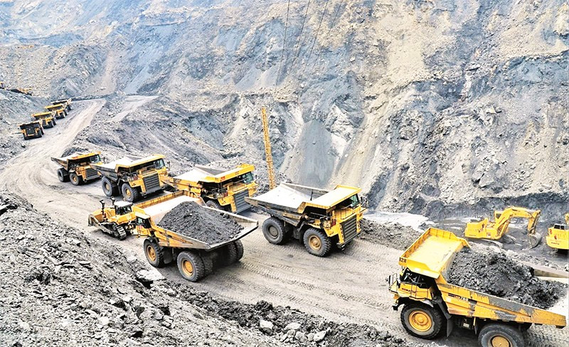 Lao động sản xuất trên khai trường Công ty cổ phần Than Hà Tu.