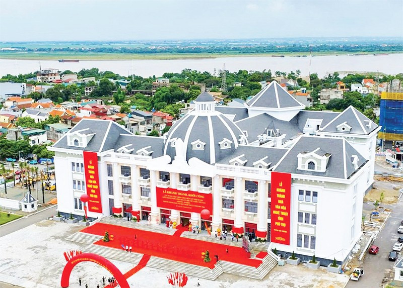 Nhà Văn hóa nghệ thuật tỉnh Phú Thọ với tổng mức đầu tư hơn 400 tỷ đồng được hoàn thành và đưa vào sử dụng.