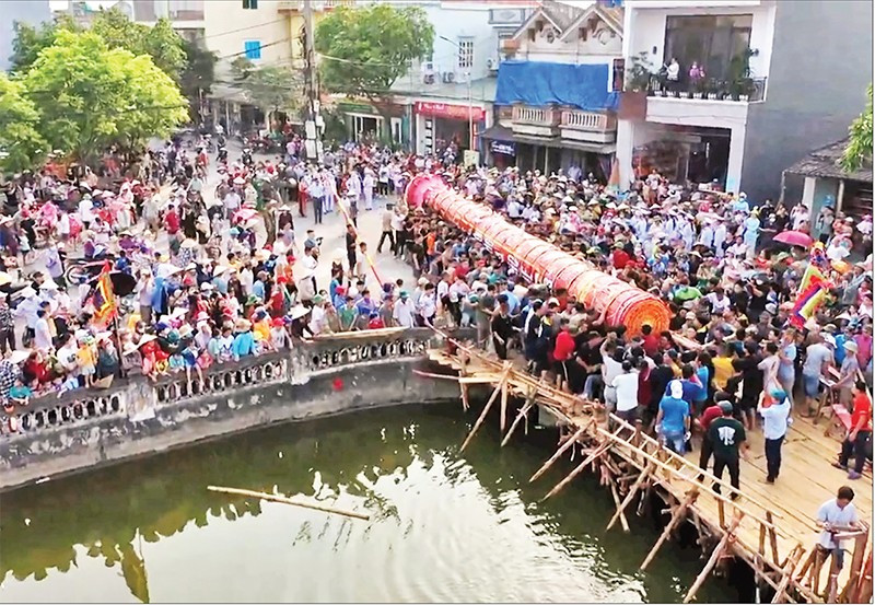 Lễ hội đền Lộng Khê (xã A Sào, tỉnh Hưng Yên) được đưa vào danh mục di sản văn hóa phi vật thể quốc gia năm 2017.