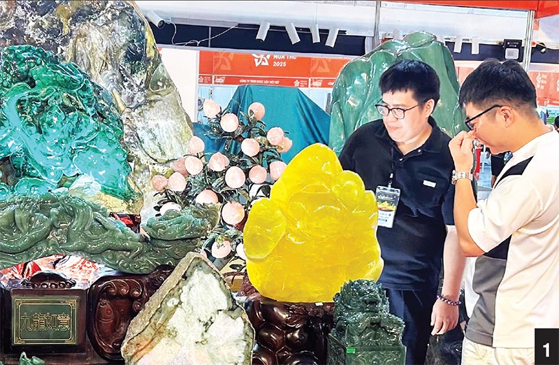 1. Các sản phẩm từ đá quý của Việt Nam đã tạo nên thị trường sôi động, phong phú.