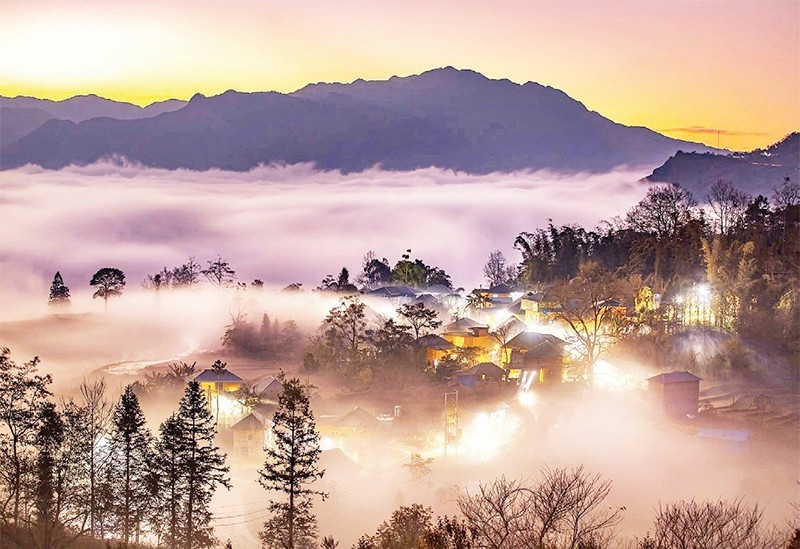 Du khách đến đây còn được trải nghiệm không khí Tết ấm áp, bản sắc văn hóa độc đáo của người Hà Nhì, H’Mông, Dao...