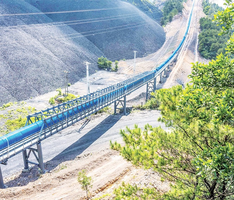 Hệ thống băng tải vận chuyển than từ mặt bằng sân công nghiệp mỏ Tràng Bạch đến mặt bằng +56 Mạo Khê, góp phần giảm thiểu ô nhiễm môi trường.