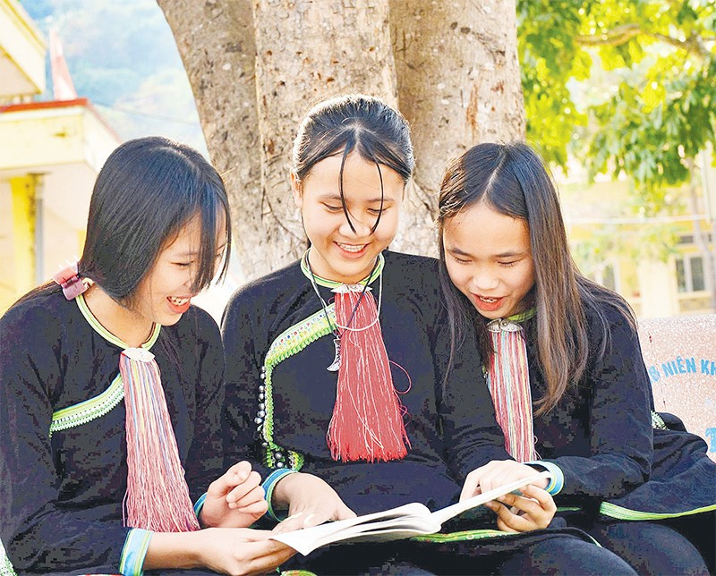 Phần lớn học sinh Trường phổ thông dân tộc bán trú THCS Nậm Cha là con em đồng bào các bản ở xa, phải ở nội trú tại trường.