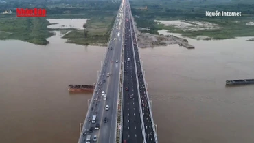 [Video] Điều chỉnh giao thông trên nhánh Ramp CV1C cầu Vĩnh Tuy