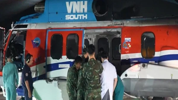 [Video] Trực thăng cấp cứu ngư dân từ Trường Sa trong ngày đầu năm mới 