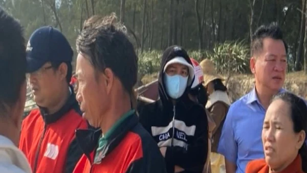 [Video] Huy động lực lượng tìm kiếm ngư dân mất tích do chìm ghe đánh cá 