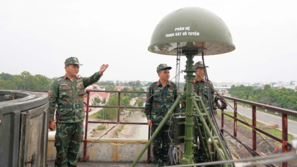 Tiểu đoàn Tác chiến điện tử, Bộ Tham mưu Quân khu triển khai khí tài trực sẵn sàng chiến đấu. 