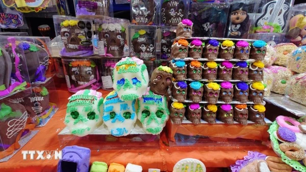 Những đầu lâu bọc đường trong "Ngày của Người chết" tại Mexico. (Ảnh: TTXVN)