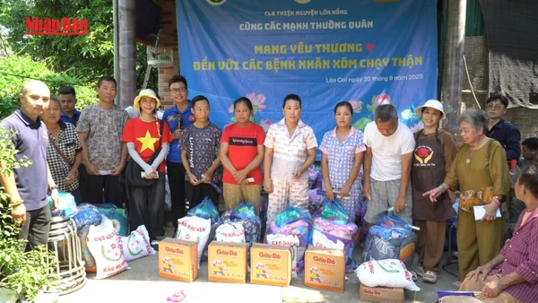 [Video] Sẻ chia hơi ấm nơi xóm chạy thận