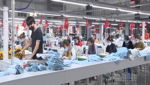 [Video] Thành phố Hồ Chí Minh: 100% công nhân tại các khu sản xuất trọng điểm đã trở lại nhà máy