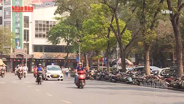 [Video] Thời tiết ngày 12/4: nắng nóng diện rộng, Trung Bộ có nơi trên 40°C