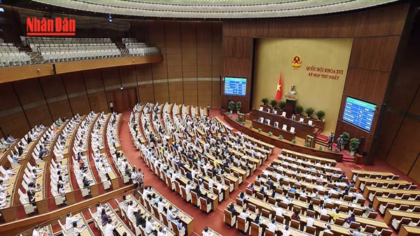 [Video] Quốc hội thông qua nghị quyết giảm thuế xăng dầu về 0%