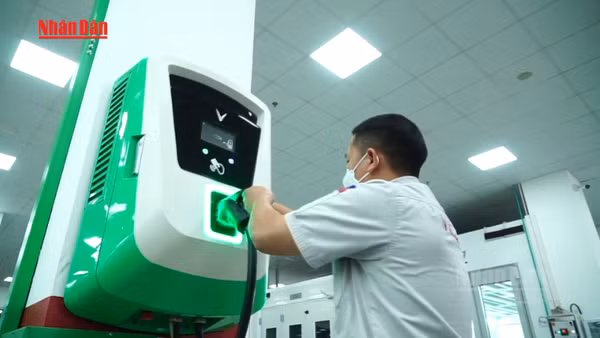 [Video] Tăng tốc hạ tầng sạc xe điện