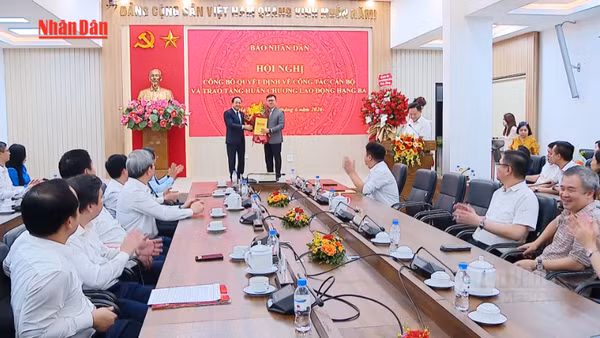 [Video] Báo Nhân Dân triển khai quyết định về công tác cán bộ 