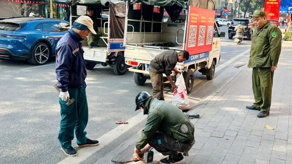 Lực lượng chức năng tăng cường xử lý các trường hợp vi phạm trật tự đô thị.