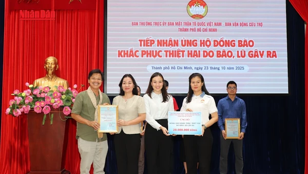 [Video] TP Hồ Chí Minh tiếp nhận hơn 145 tỷ đồng ủng hộ đồng bào vùng lũ