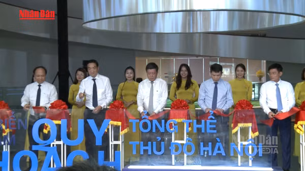[Video] Khai mạc Triển lãm Quy hoạch tổng thể Thủ đô Hà Nội tầm nhìn 100 năm