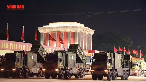 [Video] Hùng tráng tổng hợp luyện diễu binh, diễu hành lần 2 tại Quảng trường Ba Đình