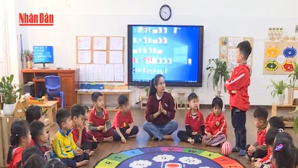 [Video] Tách giờ trông trẻ, giáo viên mầm non vẫn nhiều trăn trở