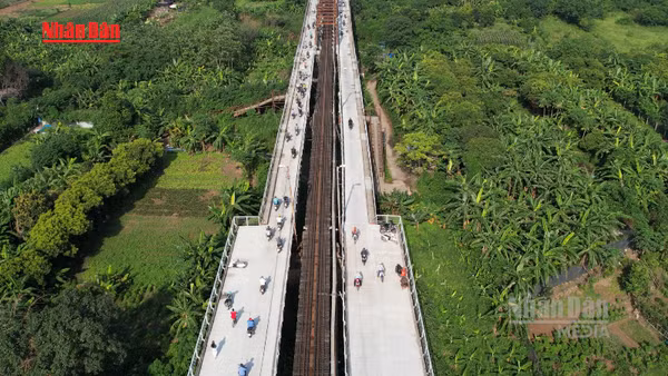 [Video] Cầu Long Biên chính thức thông xe trở lại
