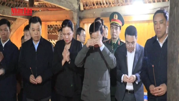 [Video] Phó Thủ tướng Trần Hồng Hà thăm hỏi gia đình nạn nhân trong vụ chìm tàu ở hồ Thác Bà 