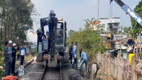 [Video] Vụ va chạm với cầu Ghềnh gây thiệt hại nghiêm trọng 