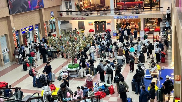 Những ngày cận Tết, người lao động xa quê đều mong muốn thu xếp công việc, thời gian để trở về sum họp bên gia đình.