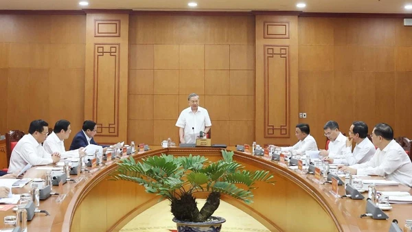 Dự Thảo Báo Cáo Tổng Kết 15 Năm Thi Hành Điều Lệ Đảng (2011-2025) Và Đề Xuất, Định Hướng Bổ Sung, Sửa Đổi Điều Lệ Đảng Tổng Bí Thư Tô Lâm Chủ Trì Buổi Làm Việc Với Thường Trực Các Tiểu Ban Đại Hội Xiv Của Đảng. (Ảnh: Ttxvn)