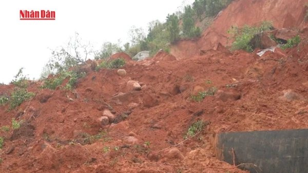 [Video] Hà Tĩnh khó khăn trong khắc phục sạt lở trên nhiều tuyến đường 