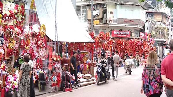 [Video] Nhộn nhịp mùa mua sắm Tết Bính Ngọ