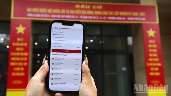 Việc đi bầu cử được người trẻ lan tỏa rộng rãi trên nền tảng số. (Ảnh: ANH DUY)